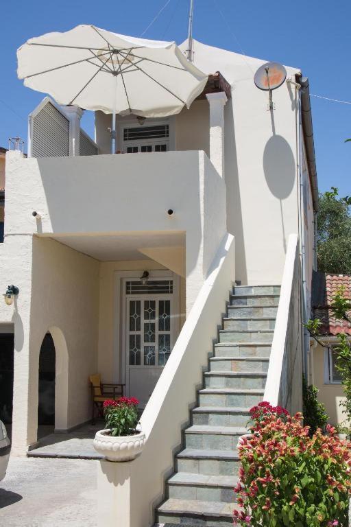 Apartments Margarita Kaizer Bridge Achilleion Екстер'єр фото